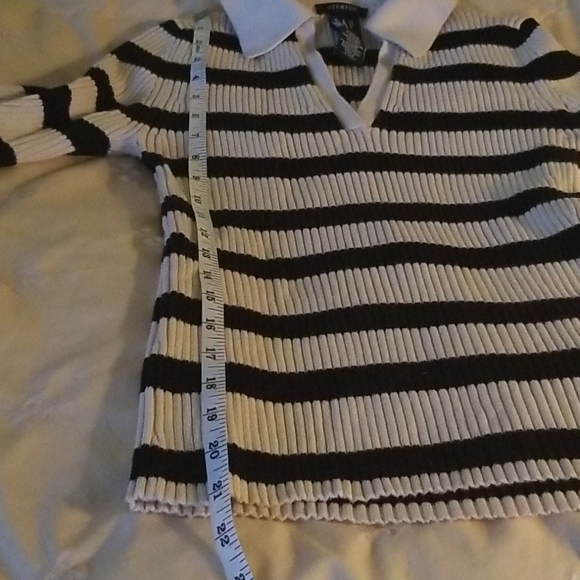 Cute top - Picture 3 of 4